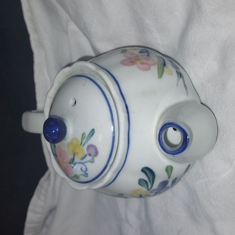 VINTAGE beautiful small  floral Teapot - Picture 5 of 14
